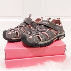 Hardly worn girls sandals